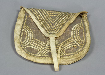 /artifacts/views/inuit_purse.jpg